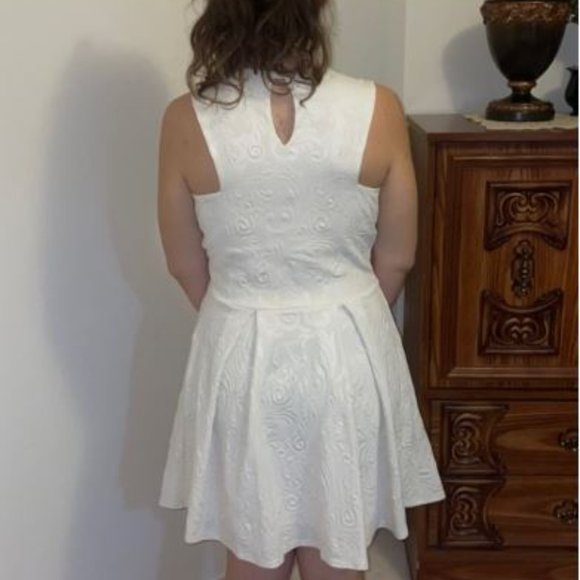 Estam Cream Imprinted Sleeveless Dress - Picture 3 of 11